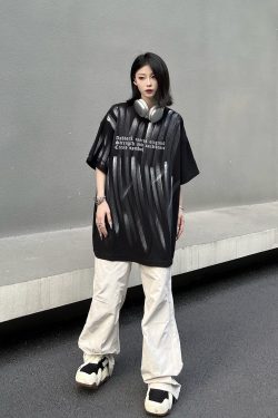 Unisex Street Graffiti Short Sleeve T-Shirt - Trendy Loose Fit Summer Tee for Couples, Urban Style, Niche Design