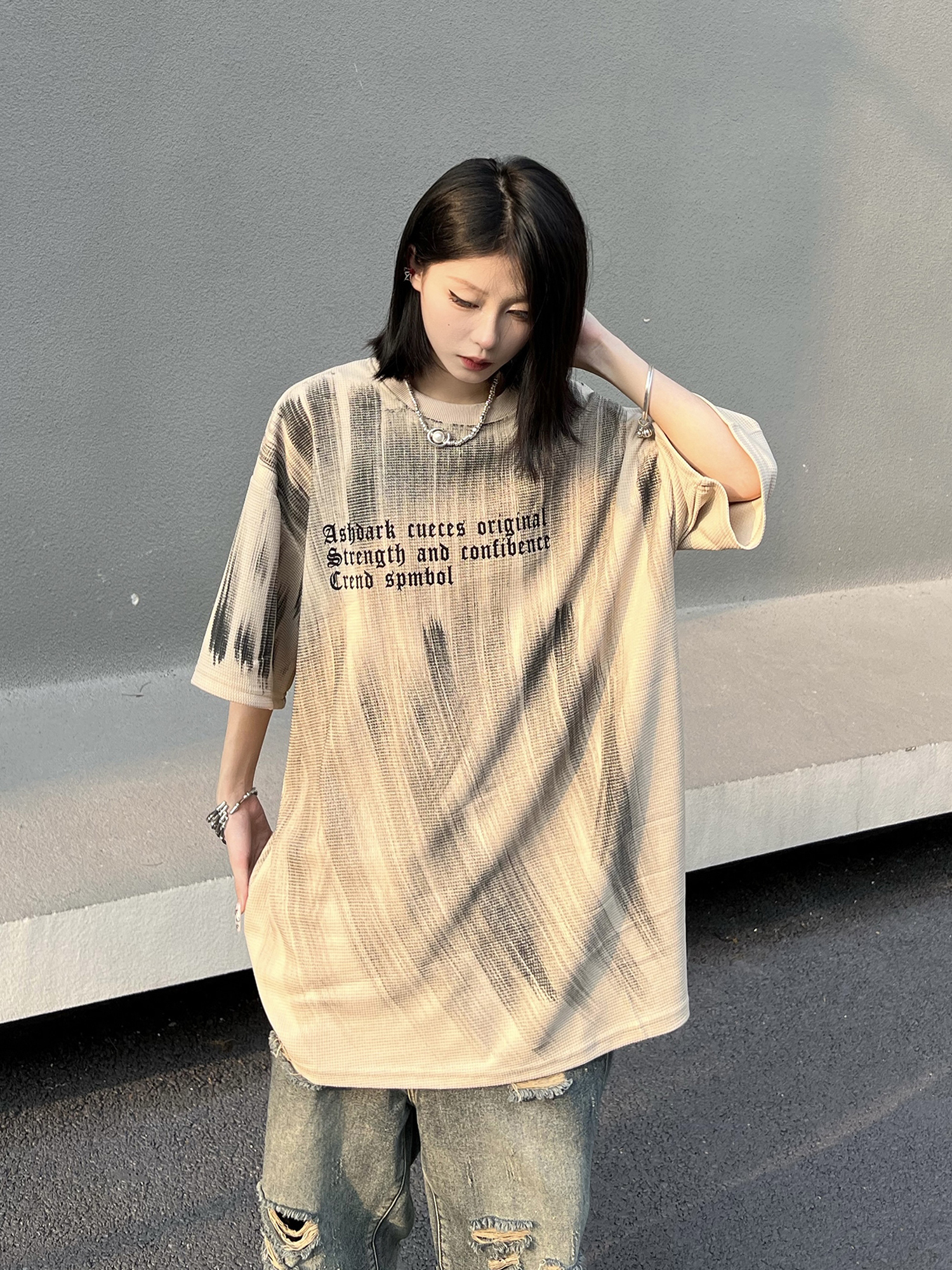 Unisex Street Graffiti Short Sleeve T-Shirt - Trendy Loose Fit Summer Tee for Couples, Urban Style, Niche Design Unisex Street Graffiti Short Sleeve T-Shirt - Trendy Loose Fit Summer Tee for Couples, Urban Style, Niche Design