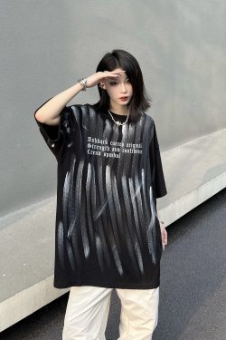 Unisex Street Graffiti Short Sleeve T-Shirt - Trendy Loose Fit Summer Tee for Couples, Urban Style, Niche Design