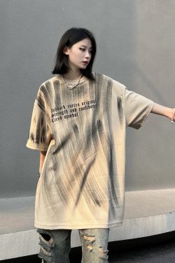 Unisex Street Graffiti Short Sleeve T-Shirt - Trendy Loose Fit Summer Tee for Couples, Urban Style, Niche Design