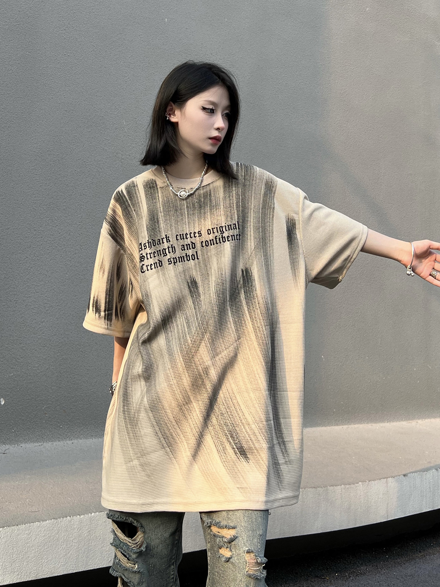 Unisex Street Graffiti Short Sleeve T-Shirt - Trendy Loose Fit Summer Tee for Couples, Urban Style, Niche Design Unisex Street Graffiti Short Sleeve T-Shirt - Trendy Loose Fit Summer Tee for Couples, Urban Style, Niche Design