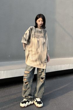 Unisex Street Graffiti Short Sleeve T-Shirt - Trendy Loose Fit Summer Tee for Couples, Urban Style, Niche Design