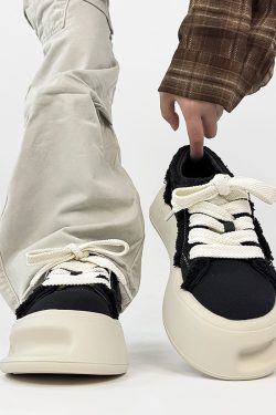 Unusual Horseshoe Canvas Shoes for Couples - Black and White Thick-Soled Sneakers, Cute Big Head Design, Trendy National Style