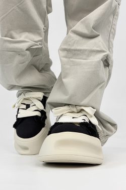 Unusual Horseshoe Canvas Shoes for Couples - Black and White Thick-Soled Sneakers, Cute Big Head Design, Trendy National Style