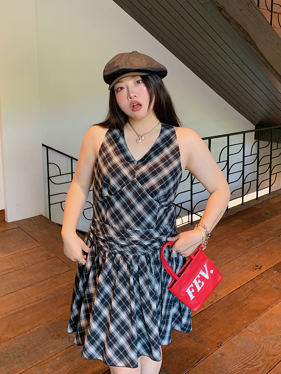 V-Neck Plaid Dress for Women, Sleeveless Summer 2025 Plus Size Short Skirt for Curvy Figures, Trendy Casual Style V-Neck Plaid Dress for Women, Sleeveless Summer 2025 Plus Size Short Skirt for Curvy Figures, Trendy Casual Style