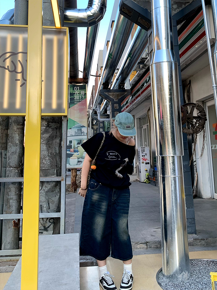 Versatile Black Short Sleeve T-Shirt with Dog Print for Women - Loose Slim Fit, Spring Fashion Essentials, Y2K Style Versatile Black Short Sleeve T-Shirt with Dog Print for Women - Loose Slim Fit, Spring Fashion Essentials, Y2K Style