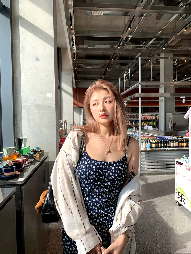 Versatile Lapel Long Sleeve Striped Shirt for Women - 2025 Summer Fashion, Loose Slimming Style, Perfect for Y2K and Casual Wear Versatile Lapel Long Sleeve Striped Shirt for Women - 2025 Summer Fashion, Loose Slimming Style, Perfect for Y2K and Casual Wear