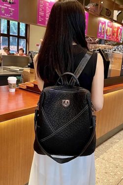 Versatile Large Capacity Women's Backpack - Dual-Use Commuter Travel Bag for Spring 2025, Stylish Single and Double Shoulder Design