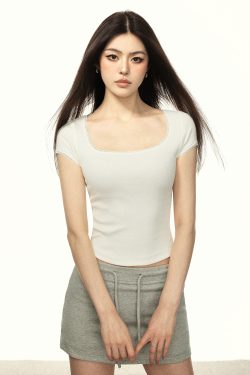 Versatile Square-Neck Cropped T-Shirt for Women - American Style Summer Short Sleeve Top, Collarbone-Revealing Trendy Design