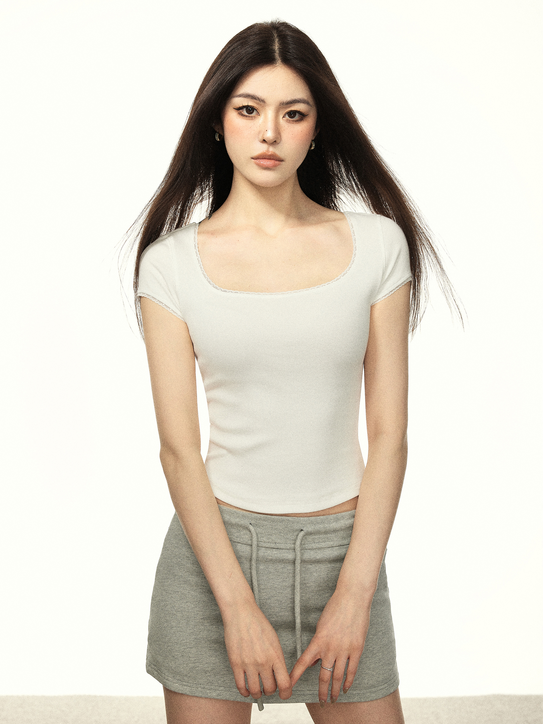 Versatile Square-Neck Cropped T-Shirt for Women - American Style Summer Short Sleeve Top, Collarbone-Revealing Trendy Design Versatile Square-Neck Cropped T-Shirt for Women - American Style Summer Short Sleeve Top, Collarbone-Revealing Trendy Design