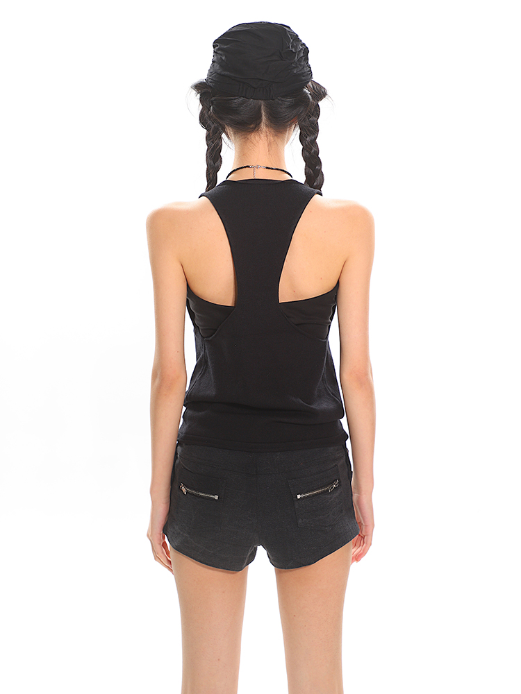 Versatile Women's Slim-Fit U-Neck Tank Top - Simple and Stylish Basic for Everyday Wear Versatile Women's Slim-Fit U-Neck Tank Top - Simple and Stylish Basic for Everyday Wear