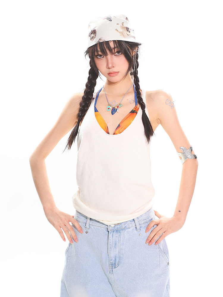 Versatile Women's Slim-Fit U-Neck Tank Top - Simple and Stylish Basic for Everyday Wear Versatile Women's Slim-Fit U-Neck Tank Top - Simple and Stylish Basic for Everyday Wear