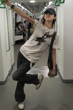 Vintage American Retro T-Shirt for Women with Fire Guitar Print, Short Sleeve Summer Style, Trendy Casual Top