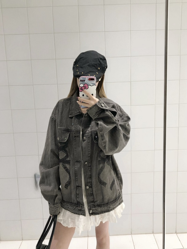 Vintage American-Style Denim Jacket with Graphic Bow and Graffiti Design - Women's Loose Fit Fashion Outerwear Vintage American-Style Denim Jacket with Graphic Bow and Graffiti Design - Women's Loose Fit Fashion Outerwear