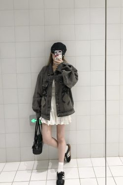 Vintage American-Style Denim Jacket with Graphic Bow and Graffiti Design - Women's Loose Fit Fashion Outerwear