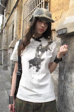 Vintage American Style Guitar Print T-Shirt for Women - Slim Fit Short Sleeve Summer Top, Trendy High Street Fashion