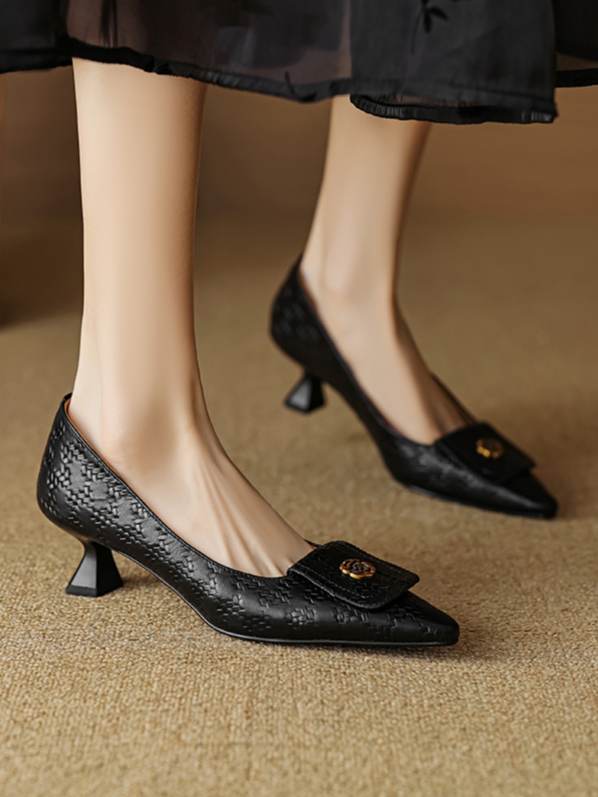 Vintage Camellia Mid-Heel Pointed Toe Women's Shoes - Small Lambskin Shallow Mouth Design, Plus Size, 2025 Summer Style Vintage Camellia Mid-Heel Pointed Toe Women's Shoes - Small Lambskin Shallow Mouth Design, Plus Size, 2025 Summer Style