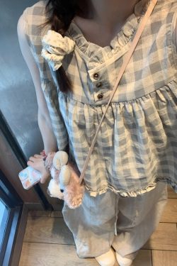 Vintage Checkered Sleeveless Shirt for Girls with Ruffled Edges - Summer Doll-Style Top for Middle and High School Students