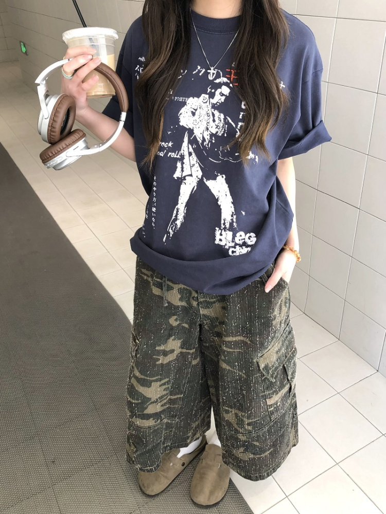 Vintage Distressed Short-Sleeve T-Shirt for Men & Women - Casual Hip-Hop Street Style Tee, Retro American Aesthetic Vintage Distressed Short-Sleeve T-Shirt for Men & Women - Casual Hip-Hop Street Style Tee, Retro American Aesthetic