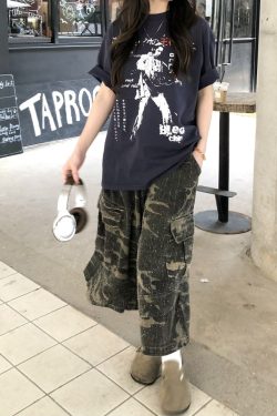 Vintage Distressed Short-Sleeve T-Shirt for Men & Women - Casual Hip-Hop Street Style Tee, Retro American Aesthetic