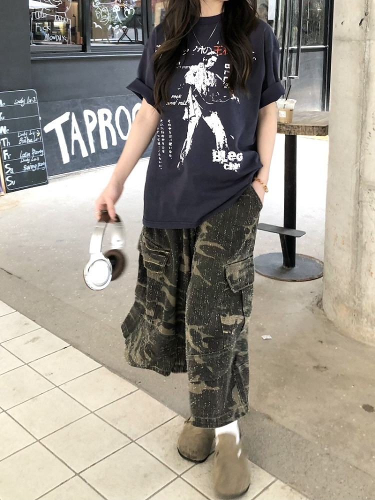 Vintage Distressed Short-Sleeve T-Shirt for Men & Women - Casual Hip-Hop Street Style Tee, Retro American Aesthetic Vintage Distressed Short-Sleeve T-Shirt for Men & Women - Casual Hip-Hop Street Style Tee, Retro American Aesthetic