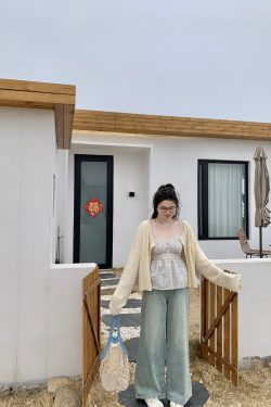 Vintage Distressed Water-Washed Blue High-Waisted Loose Straight-Leg Wide-Leg Jeans for Women - 90s Inspired Fashion