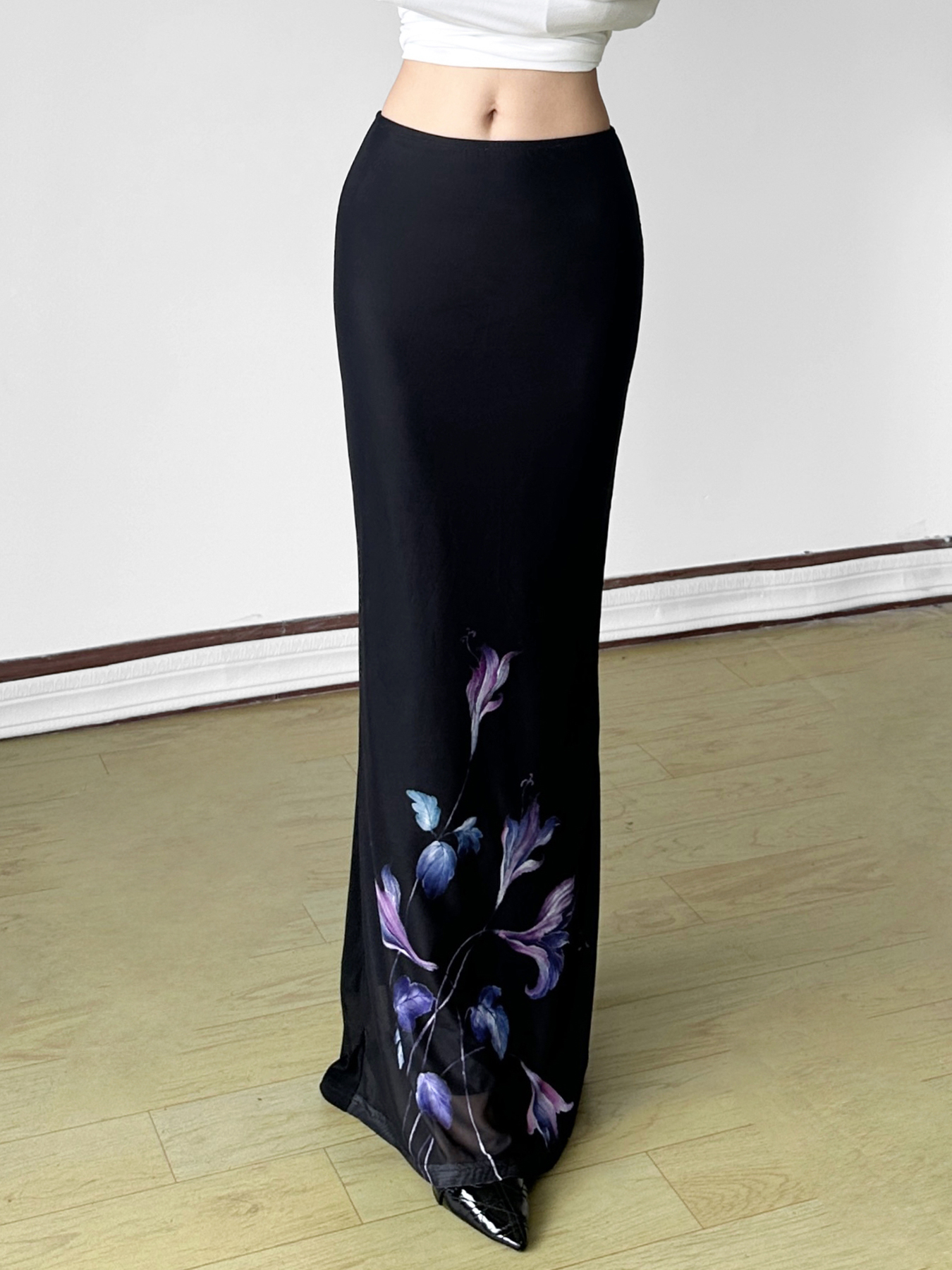 Vintage Floral Print Half-Length Skirt - Women's Low-Waist Straight Fishtail Skirt in Chinese Style, Perfect for Y2K and Retro Looks Vintage Floral Print Half-Length Skirt - Women's Low-Waist Straight Fishtail Skirt in Chinese Style, Perfect for Y2K and Retro Looks