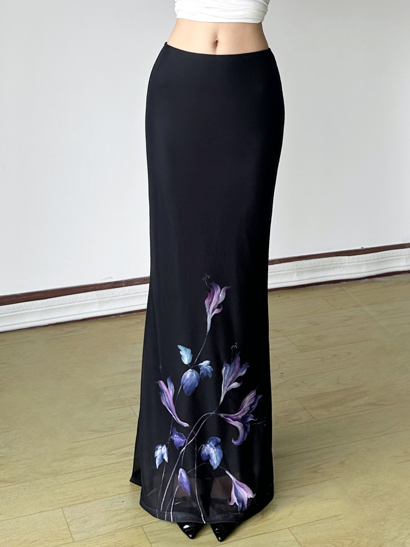 Vintage Floral Print Half-Length Skirt - Women's Low-Waist Straight Fishtail Skirt in Chinese Style, Perfect for Y2K and Retro Looks Vintage Floral Print Half-Length Skirt - Women's Low-Waist Straight Fishtail Skirt in Chinese Style, Perfect for Y2K and Retro Looks