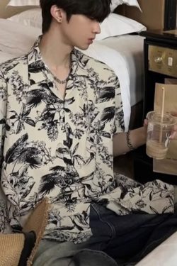 Vintage Floral Short-Sleeve Shirt for Men and Women, Loose Fit Chinese-Style Design with Retro Hong Kong Vibe, Perfect for Summer