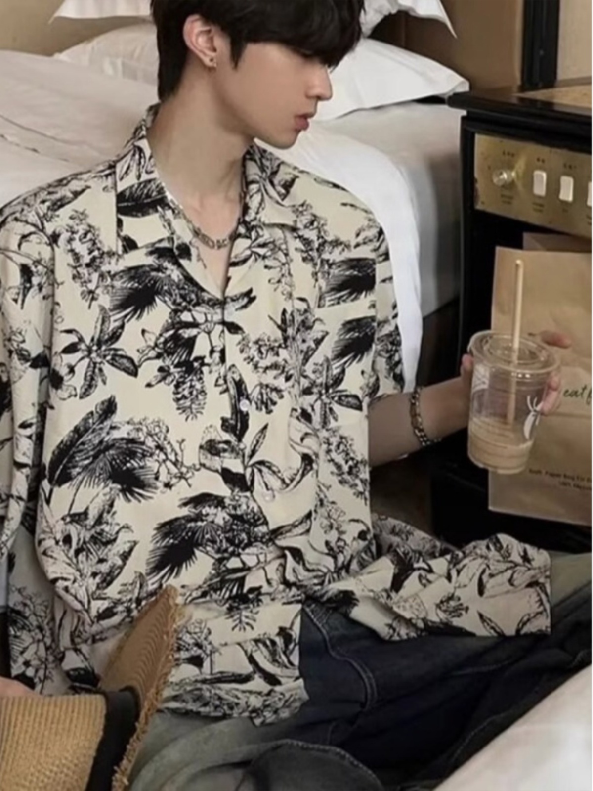 Vintage Floral Short-Sleeve Shirt for Men and Women, Loose Fit Chinese-Style Design with Retro Hong Kong Vibe, Perfect for Summer Vintage Floral Short-Sleeve Shirt for Men and Women, Loose Fit Chinese-Style Design with Retro Hong Kong Vibe, Perfect for Summer