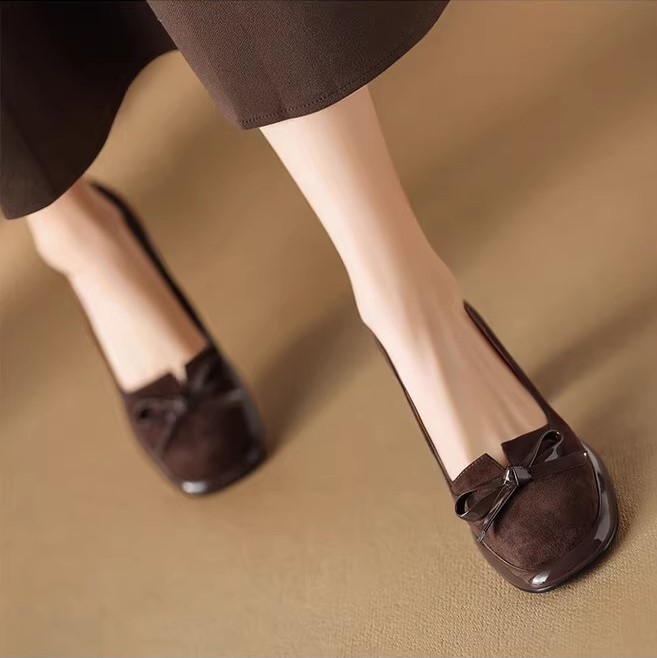 Vintage French Bow Round Toe Chunky Heel Slip-On Shoes - Italian Inspired Design for a Chic, Stylish Look Vintage French Bow Round Toe Chunky Heel Slip-On Shoes - Italian Inspired Design for a Chic, Stylish Look