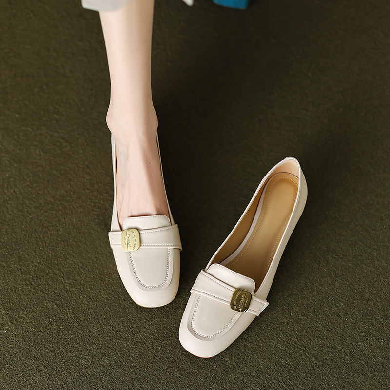 Vintage French Genuine Leather Chunky Heel Loafers for Women with Metal Buckle - Spring & Autumn Commuting Shoes Vintage French Genuine Leather Chunky Heel Loafers for Women with Metal Buckle - Spring & Autumn Commuting Shoes