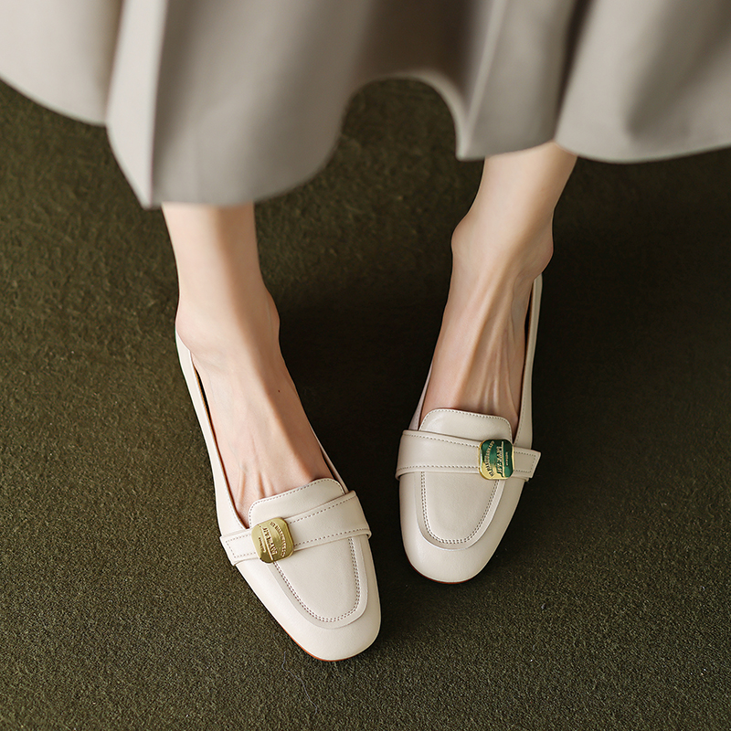 Vintage French Genuine Leather Chunky Heel Loafers for Women with Metal Buckle - Spring & Autumn Commuting Shoes Vintage French Genuine Leather Chunky Heel Loafers for Women with Metal Buckle - Spring & Autumn Commuting Shoes