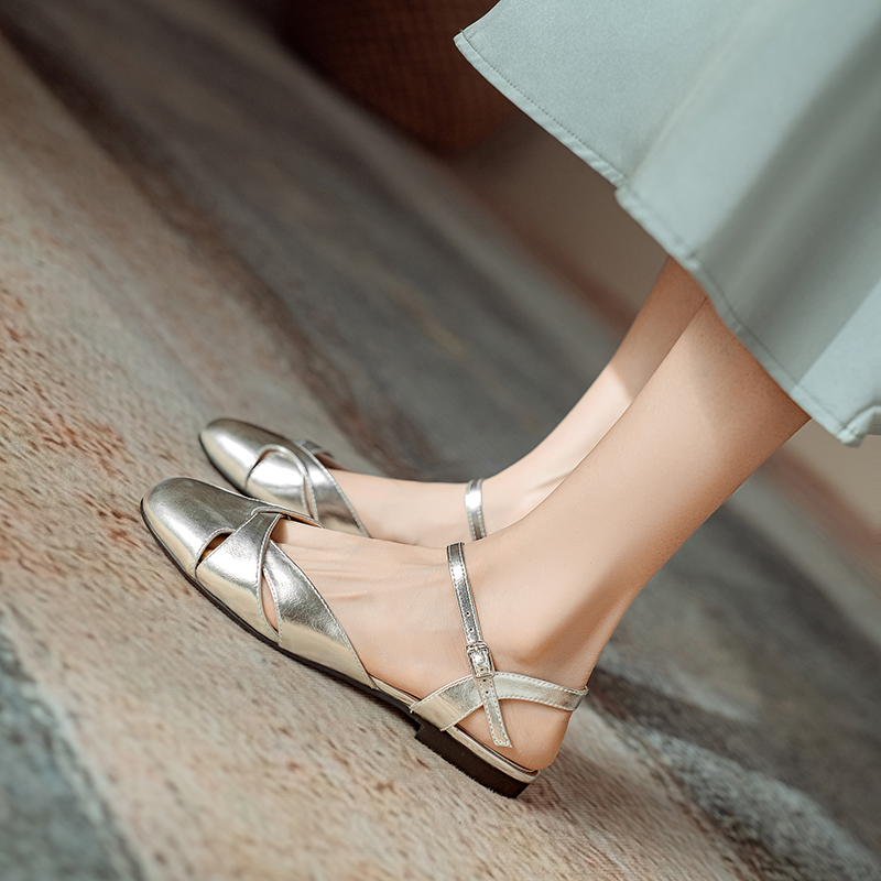 Vintage French Genuine Leather Hollow Flat Roman One-Strap Open-Toe Sandals for Women - Summer Chic Style Vintage French Genuine Leather Hollow Flat Roman One-Strap Open-Toe Sandals for Women - Summer Chic Style