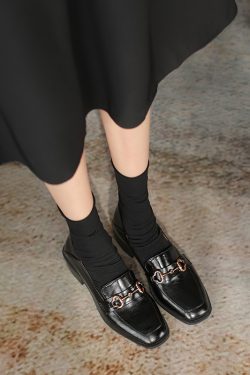 Vintage Gold Buckle British Style Slip-On Mid-Heel Loafers for Women - Retro Leather Shoes Inspired by Y2K Fashion