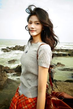 Vintage Gray Knitted T-Shirt for Women, Summer Short Sleeve Cropped Sweater, Slim Fit, Flattering Style for Trendy Girls