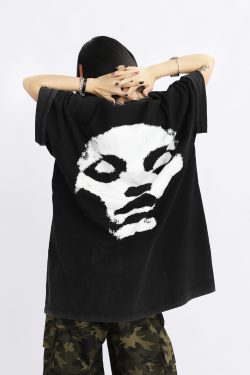 Vintage High Street Loose Short-Sleeve T-Shirt with Wild Skeleton Shadow Print, Niche Design for Trendy Fashion Lovers