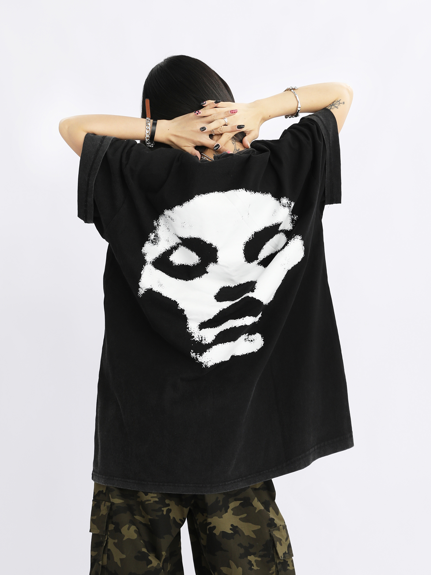 Vintage High Street Loose Short-Sleeve T-Shirt with Wild Skeleton Shadow Print, Niche Design for Trendy Fashion Lovers Vintage High Street Loose Short-Sleeve T-Shirt with Wild Skeleton Shadow Print, Niche Design for Trendy Fashion Lovers