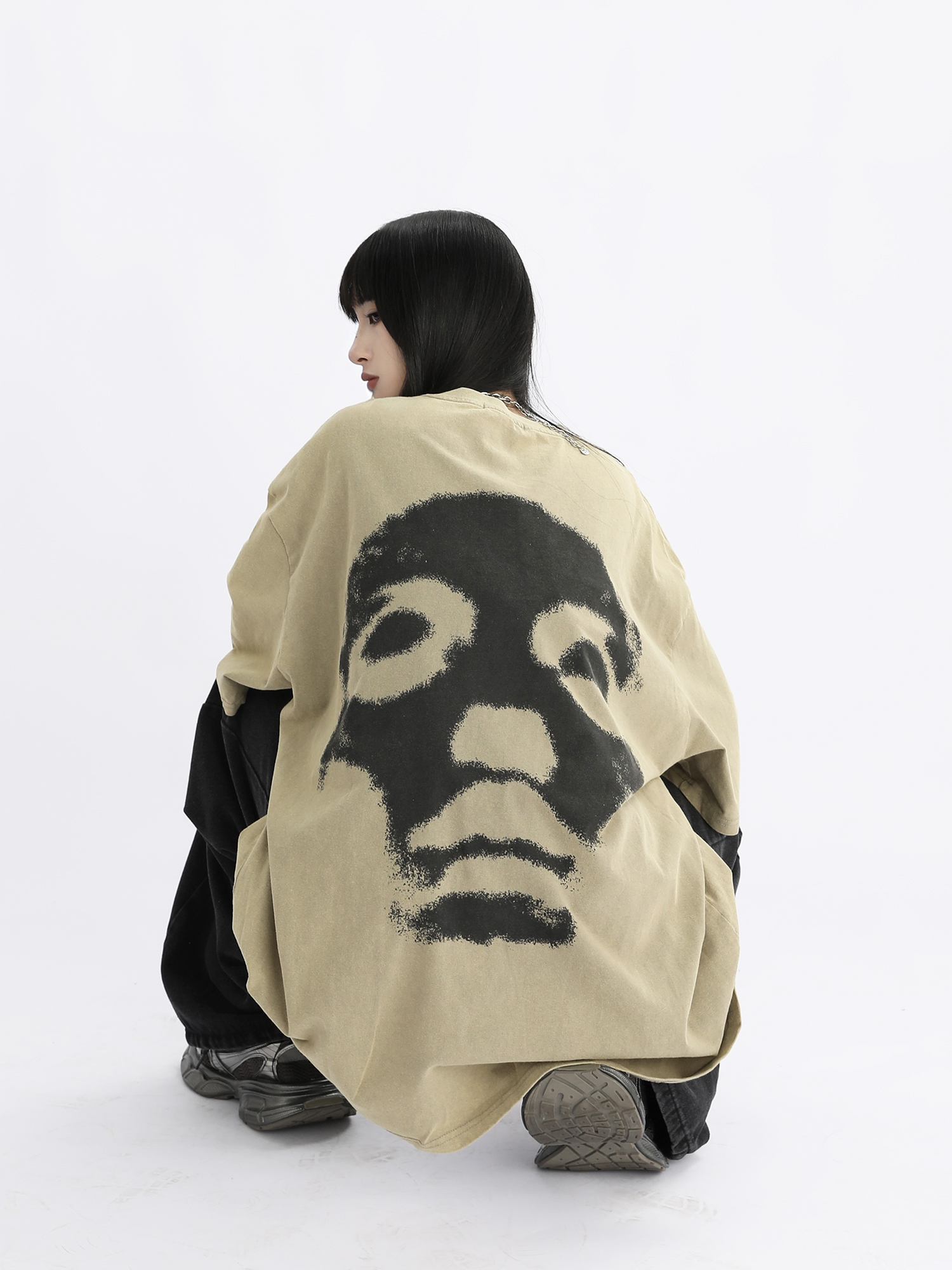 Vintage High Street Loose Short-Sleeve T-Shirt with Wild Skeleton Shadow Print, Niche Design for Trendy Fashion Lovers Vintage High Street Loose Short-Sleeve T-Shirt with Wild Skeleton Shadow Print, Niche Design for Trendy Fashion Lovers