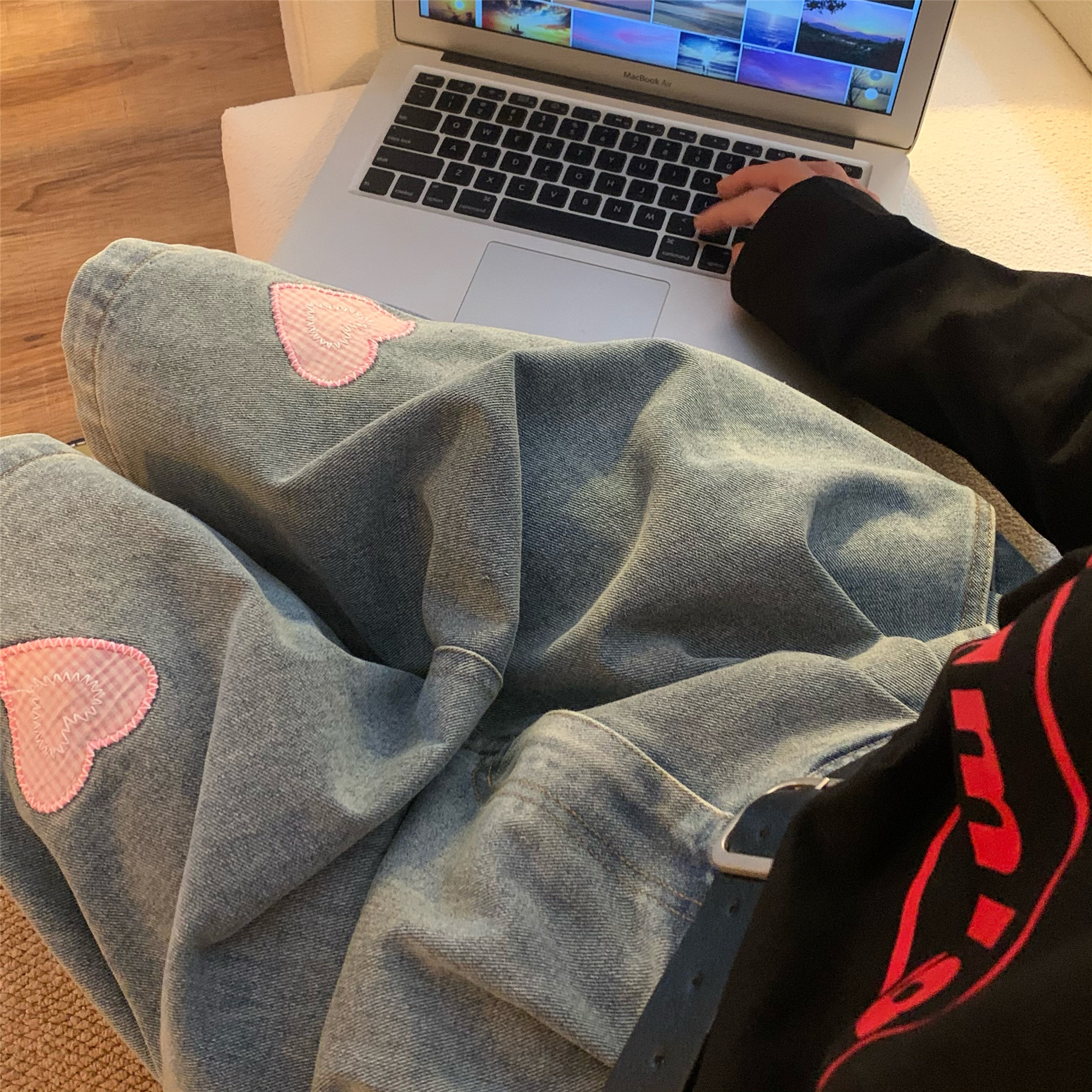 Vintage-Inspired Heartfelt Cowboy Five-Point Wide-Leg Shorts, Chic Hong Kong Style, Elastic Waist, Perfect for Couples, Casual Summer Wear Vintage-Inspired Heartfelt Cowboy Five-Point Wide-Leg Shorts, Chic Hong Kong Style, Elastic Waist, Perfect for Couples, Casual Summer Wear