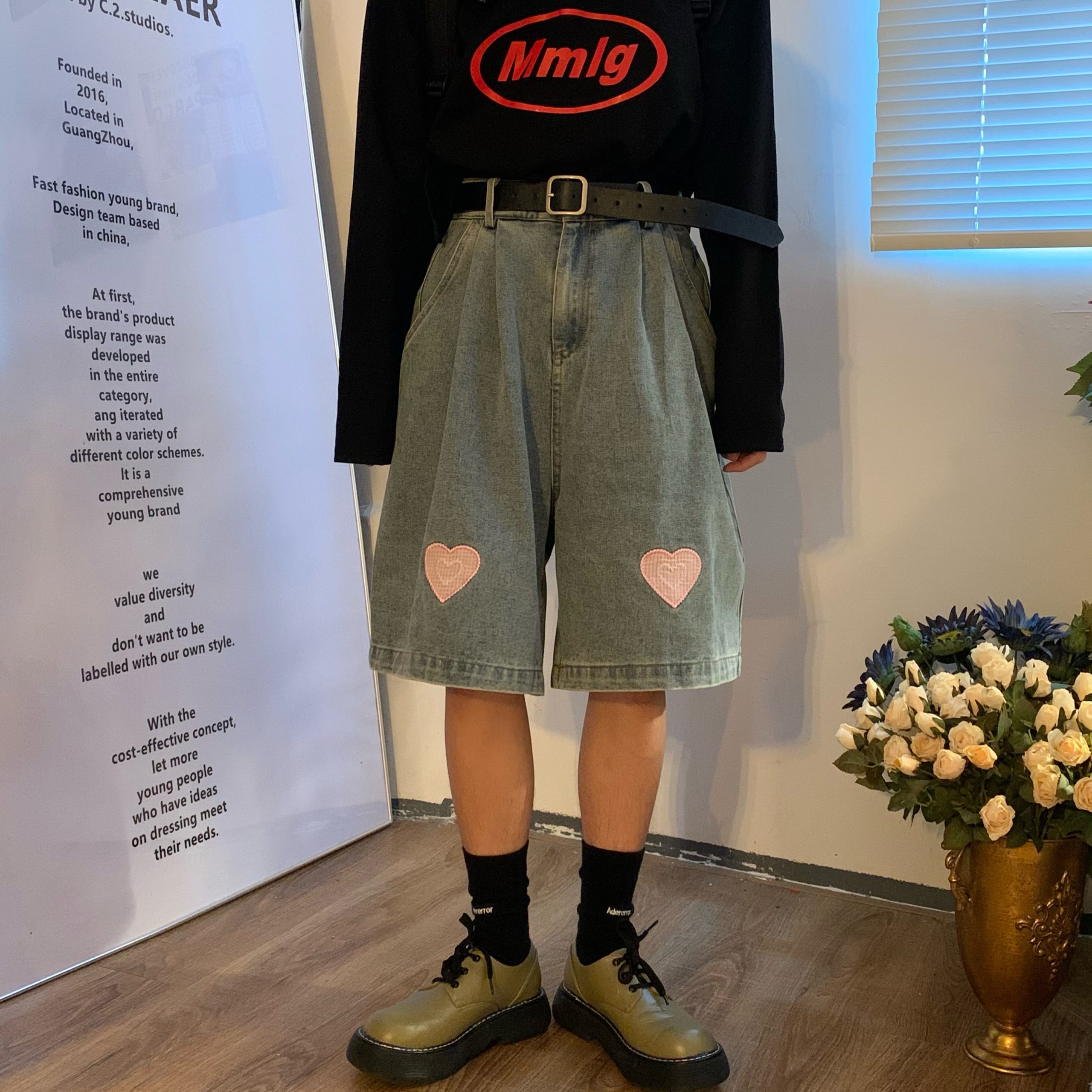 Vintage-Inspired Heartfelt Cowboy Five-Point Wide-Leg Shorts, Chic Hong Kong Style, Elastic Waist, Perfect for Couples, Casual Summer Wear Vintage-Inspired Heartfelt Cowboy Five-Point Wide-Leg Shorts, Chic Hong Kong Style, Elastic Waist, Perfect for Couples, Casual Summer Wear