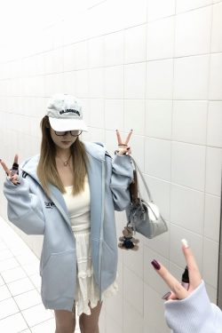 Vintage-Inspired Hooded Cardigan Sweatshirt for Couples - Unisex Loose Fit Zipper Jacket in Nostalgic Sports Style for Back to School