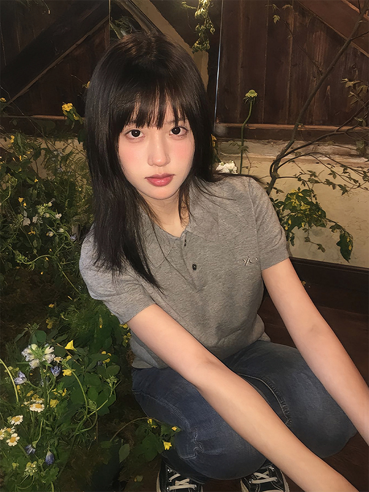 Vintage-Inspired Knitted Short Sleeve Polo Shirt for Women - Versatile Gray Summer Top, Slim Fit, Flattering Design Vintage-Inspired Knitted Short Sleeve Polo Shirt for Women - Versatile Gray Summer Top, Slim Fit, Flattering Design