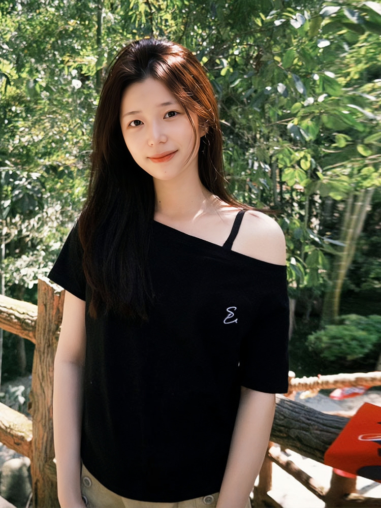 Vintage Off-Shoulder Black T-Shirt for Women - Summer 2025, Short Sleeve, Loose Fit, Slimming Casual Trend Vintage Off-Shoulder Black T-Shirt for Women - Summer 2025, Short Sleeve, Loose Fit, Slimming Casual Trend