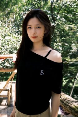 Vintage Off-Shoulder Black T-Shirt for Women - Summer 2025, Short Sleeve, Loose Fit, Slimming Casual Trend