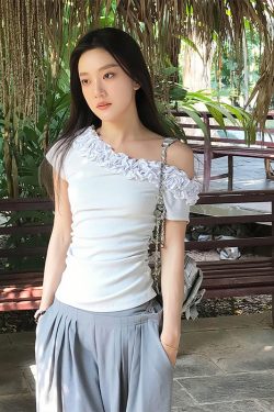 Vintage Off-Shoulder T-Shirt for Women - Summer Multi-Layer Lace, Slim Fit, Short Sleeves, Trendy Niche Design