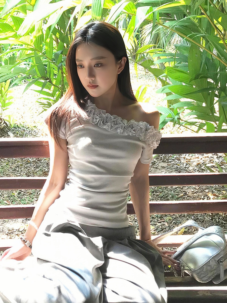 Vintage Off-Shoulder T-Shirt for Women - Summer Multi-Layer Lace, Slim Fit, Short Sleeves, Trendy Niche Design Vintage Off-Shoulder T-Shirt for Women - Summer Multi-Layer Lace, Slim Fit, Short Sleeves, Trendy Niche Design