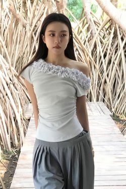 Vintage Off-Shoulder T-Shirt for Women - Summer Multi-Layer Lace, Slim Fit, Short Sleeves, Trendy Niche Design