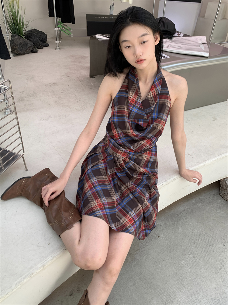 Vintage Plaid Halter Neck Dress for Women - V-Neck, Backless, Multi-Pleated, Spaghetti Strap, Mid-Short Swing Skirt, Y2K Style Vintage Plaid Halter Neck Dress for Women - V-Neck, Backless, Multi-Pleated, Spaghetti Strap, Mid-Short Swing Skirt, Y2K Style