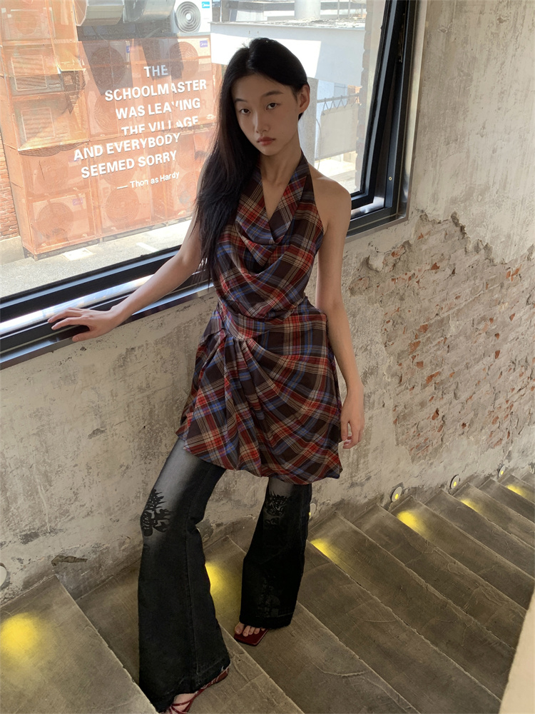 Vintage Plaid Halter Neck Dress for Women - V-Neck, Backless, Multi-Pleated, Spaghetti Strap, Mid-Short Swing Skirt, Y2K Style Vintage Plaid Halter Neck Dress for Women - V-Neck, Backless, Multi-Pleated, Spaghetti Strap, Mid-Short Swing Skirt, Y2K Style